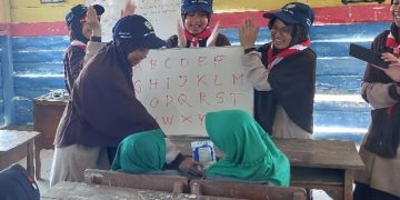 Siswa SMPIT Insan Kamil Lakukan Bakti Karya di Dusun Kalialo Kupang Jabon