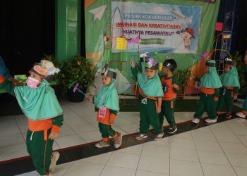 Peringati HPN KB-TK Al Muslim Pamerkan Imajinasi Kuatnya Pesawatku