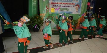 Peringati HPN KB-TK Al Muslim Pamerkan Imajinasi Kuatnya Pesawatku