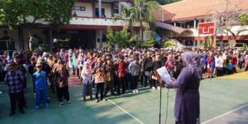 Pakaian Daerah Isi Peringatan Sumpah Pemuda di SMPN 3 Sidoarjo