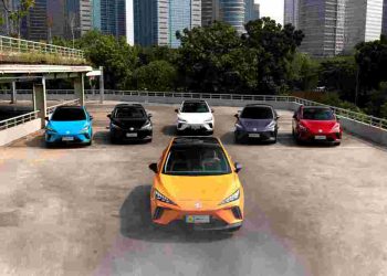 MG Motor Indonesia Tampilkan Kilau Eksklusif MG 4 EV “Volcano Orange” untuk Pecinta Gaya Hidup Modern