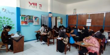 SMA Islam Parlaungan Waru Edukasi Siswanya Untuk Melestarikan Batik