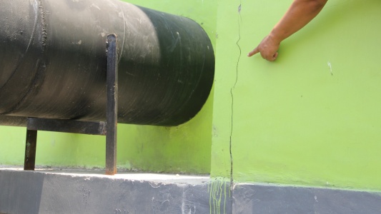 Baru Setahun, Bangunan Rumah Pompa Kedungbanteng Sudah Retak-retak