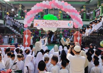 Peringati Hari Santri, MI Ma’arif Babatan Sidoarjo Gelar Market Day