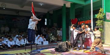 Peringati HSN Siswa MINU KH Mukmin Gelar Teatrikal Perjuangan KH Hasyim Asy’ari