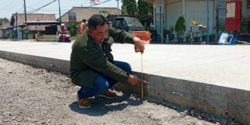 Baru Beberapa Bulan Dikerjakan, Proyek Betonisasi Porong-Krembung Terjadi Banyak Retakan