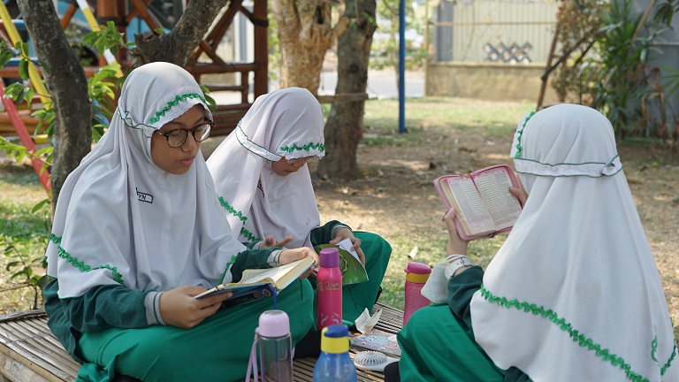 Al Falah Darussalam Merefresh Siswanya Dalam Takhassus Qur’an Camp
