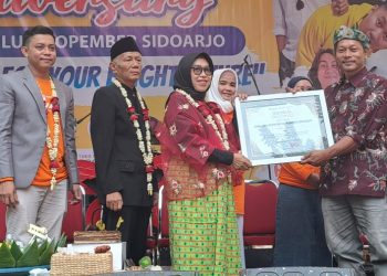 Dekesda Beri Apresiasi 500 Siswa SMP-SMK Sepuluh Nopember Baca Puisi