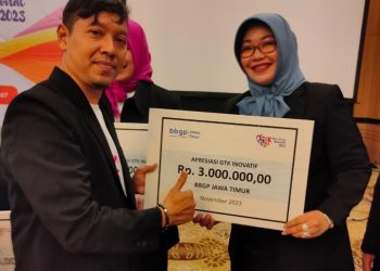 Berikan Layanan Terbaik Kepala SMPN 4 Peringkat 1 Apresiasi GTK Jatim 2023