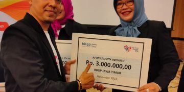 Berikan Layanan Terbaik Kepala SMPN 4 Peringkat 1 Apresiasi GTK Jatim 2023