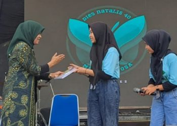 SMAN 1 Krembung Bedah Buku Empat Dasawarsa