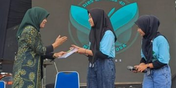 SMAN 1 Krembung Bedah Buku Empat Dasawarsa