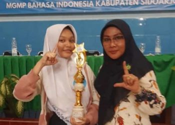 Kayla Siswi SMPN 3 Sidoarjo Juara I Lomba Esai MGMP Bahasa Indonesia