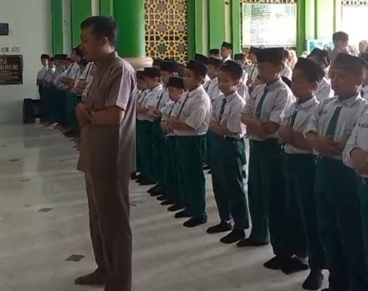 MI Al Abror Kauman Shalat Ghoib dan Doa Bersama Untuk Pejuang Palestina