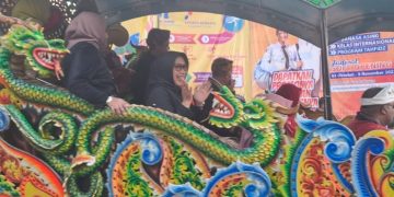 Sepuluh Nopember Lestarikan Pakaian Adat Jawa Melalui Parade Busana Tradisional Jawa