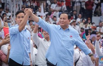 LSI Denny JA: Elektabilitas Prabowo-Gibran Makin Meroket Tinggi Ganjar-Mahfud Kandas