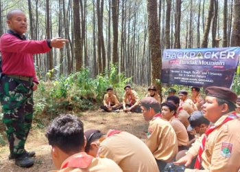 Siswa SMPIT Insan Kamil Sidoarjo Laksanakan Backpacker