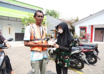 Seluruh siswa Al Muslim Jadi Pahlawan Suka Berbagi