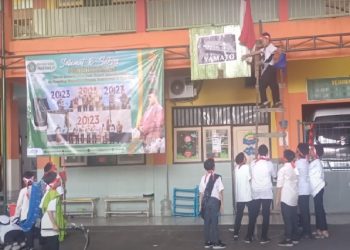 MI Ma’arif Pagerwojo Gelar Teatrikal Robek Bendera Belanda di Hotel Yamato