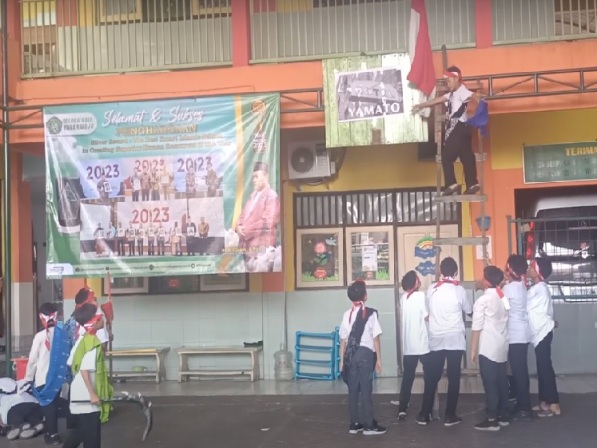 MI Ma’arif Pagerwojo Gelar Teatrikal Robek Bendera Belanda di Hotel Yamato