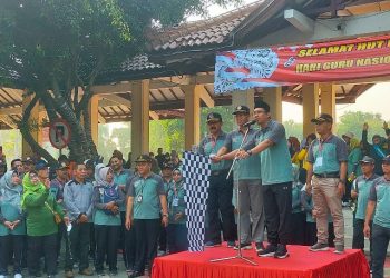 Bupati Muhdlor Berangkatkan Jalan Sehat Ribuan Guru Sidoarjo
