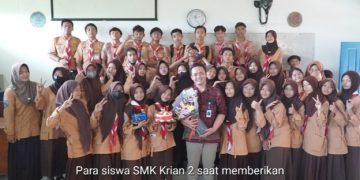 Peringatan HGN SMK Krian 2 Jadi Ajang Apresiasi Siswa Kepada Gurunya