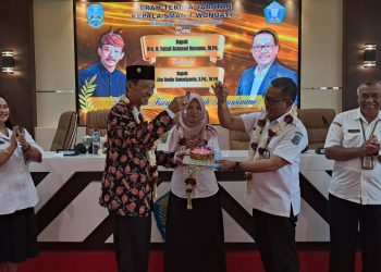 Nurseno Titipkan Pesan SMA Negeri 1 Wonoayu Kepada Eko Redjo Sunariyanto