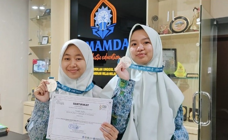 Dua Siswi SMA Muhammadiyah 2 Sidoarjo Raih Prestasi OBI Nasional 2023