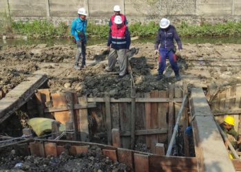 Sempat Terkendala Hujan, Perumda Giri Tirta Targetkan Perbaikan Pipa Bocor Selesai Pekan Ini