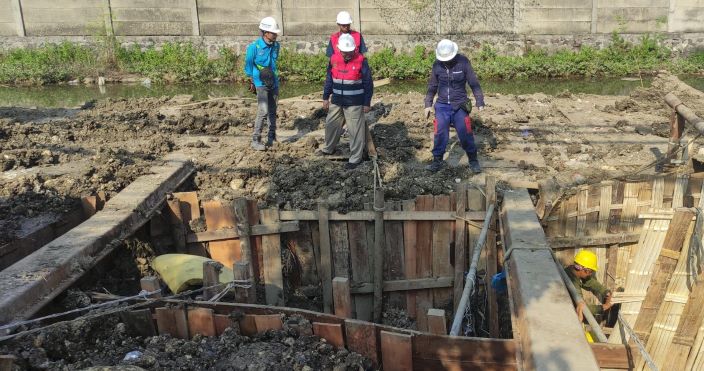 Sempat Terkendala Hujan, Perumda Giri Tirta Targetkan Perbaikan Pipa Bocor Selesai Pekan Ini