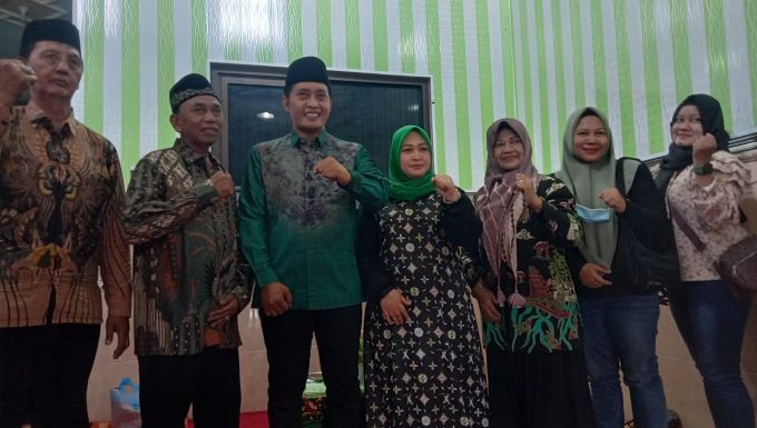 Silaturrahim ke Rumah Hj Lilik, Gus Farid Ingin Lolos di Dapil Gresik-Lamongan