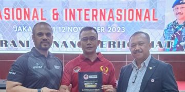 Pertama dari Gresik, Tito Kadarisman Lulus Sertifikasi Wasit IBCA MMA Internasional