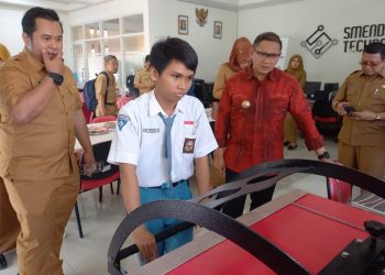 Kemendagri dan Kepala Dinas Pendidikan Jatim Tinjau SMKN 2 Buduran