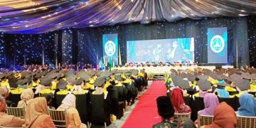 Kirun Cairkan Suasana Wisuda ke 21 Umaha Sidoarjo