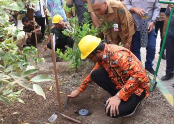 Bupati Sidoarjo Gerakkan ASN Buat 27.000 Lubang Resapan Untuk Atasi Banjir