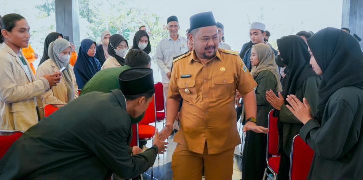 Sambut Generasi Emas 2045, Baznas Gresik Salurkan Ratusan Juta untuk Beasiswa Mahasiswa Produktif