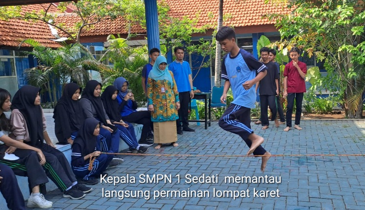 SMPN 1 Sedati Beri Penyegaran Siswanya Melalui ‘Festival Permainan Tradisional’