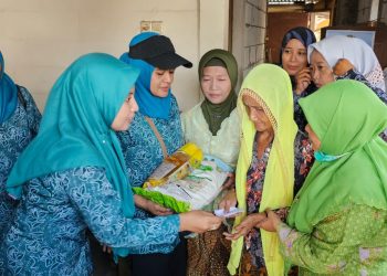 PKK RW 5 Desa Tebel Gelar Baksos Santuni Warga Kurang Mampu dan Janda 