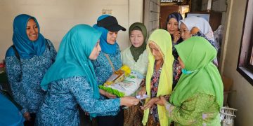 PKK RW 5 Desa Tebel Gelar Baksos Santuni Warga Kurang Mampu dan Janda 