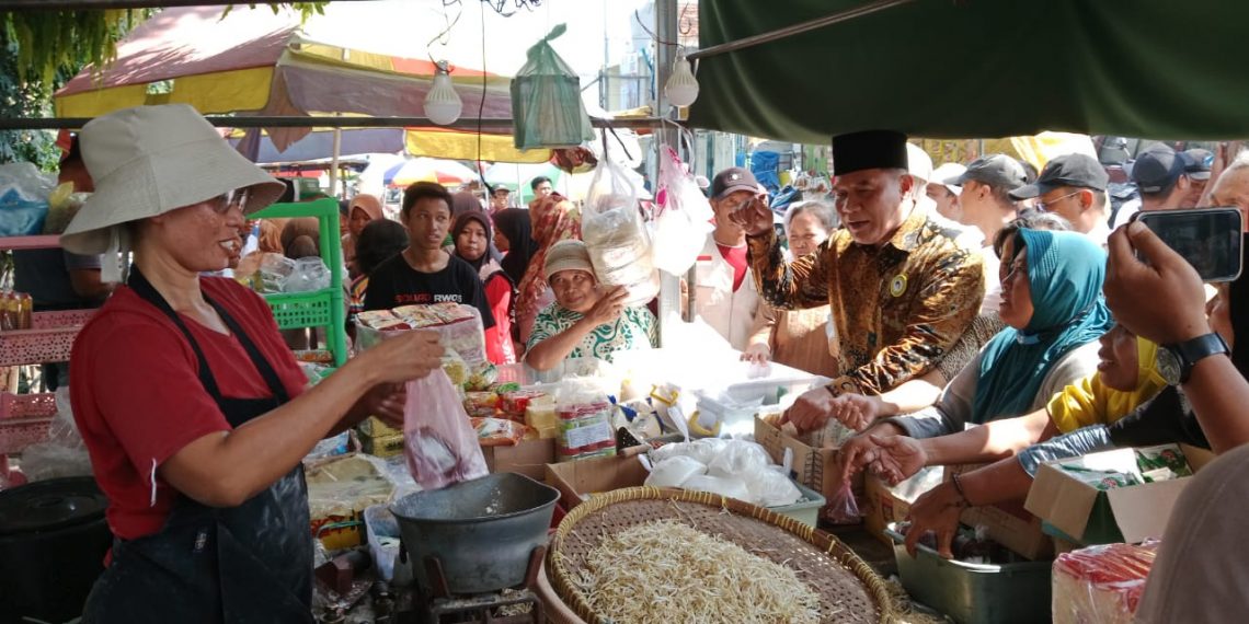 Bambang Haryo Sambangi Pasar Terhempit Rel Kereta dan Frontage Road Sidoarjo