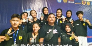 SMAN 1 Tarik Borong 10 Medali Internasional Karate Championship Unesa 2023