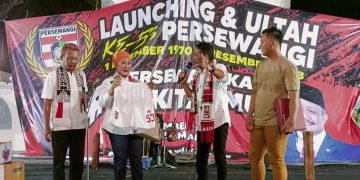 Pengusaha Cantik Menang Lelang Jersey Persewangi Banyuwangi dengan Harga Fantastis, Sosok ini Disorot Publik