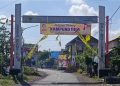 Baner Bertuliskan Selamat Datang ‘Kampung Rifa’ dan Pemdes Kaotan saat Masa Kampanye Jadi Sorotan