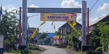 Baner Bertuliskan Selamat Datang ‘Kampung Rifa’ dan Pemdes Kaotan saat Masa Kampanye Jadi Sorotan