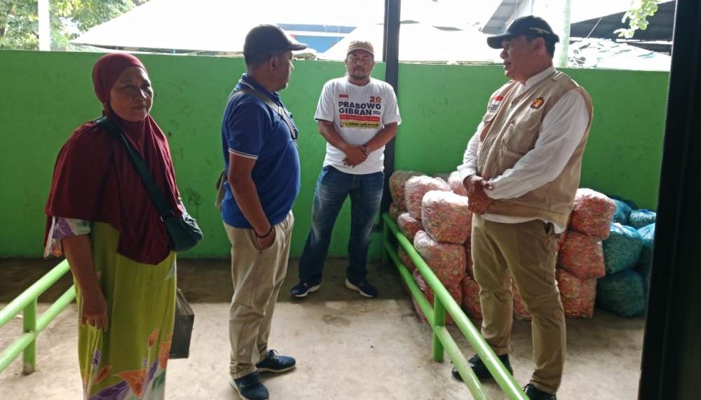 Bambang Haryo Disambati Bunga Bank Mahal saat Blusukan di Grosir Sayur Pasar Porong