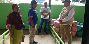Bambang Haryo Disambati Bunga Bank Mahal saat Blusukan di Grosir Sayur Pasar Porong