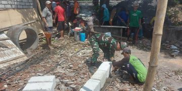 Puluhan Personil Kodim Lamongan Dikerahkan, Tuntaskan Misi Selesaikan RTLH