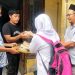 Caleg PKS Gresik Berbagi Ribuan Nasi Bungkus ke Warga Manyar