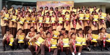Wakil Bupati Sidoarjo Lantik Siswa SMPIT Insan Kami Sebagai Pramuka Garuda