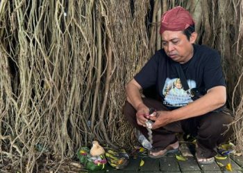 Ritual Pawang Hujan Sambut Kedatangan Jokowi ke Banyuwangi